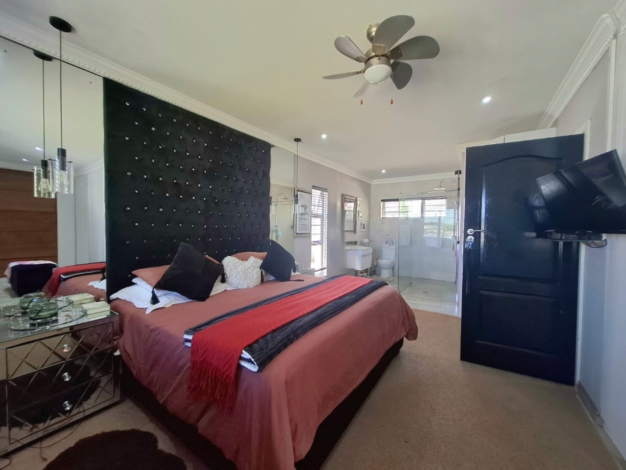 5 Bedroom Property for Sale in Gonubie Eastern Cape